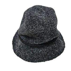 Jaclyn Smith hat